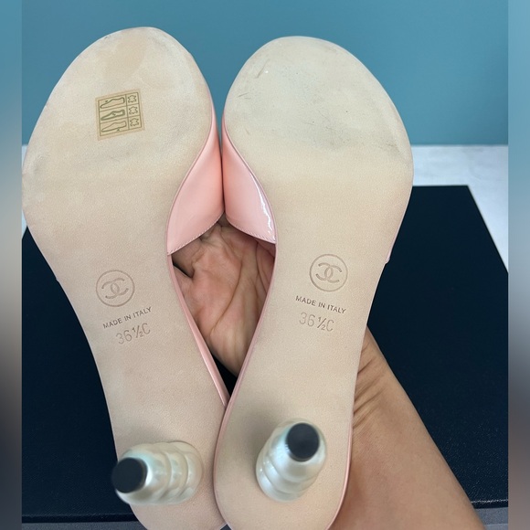NIB CHANEL PEARL SANDALS - Picture 4 of 4